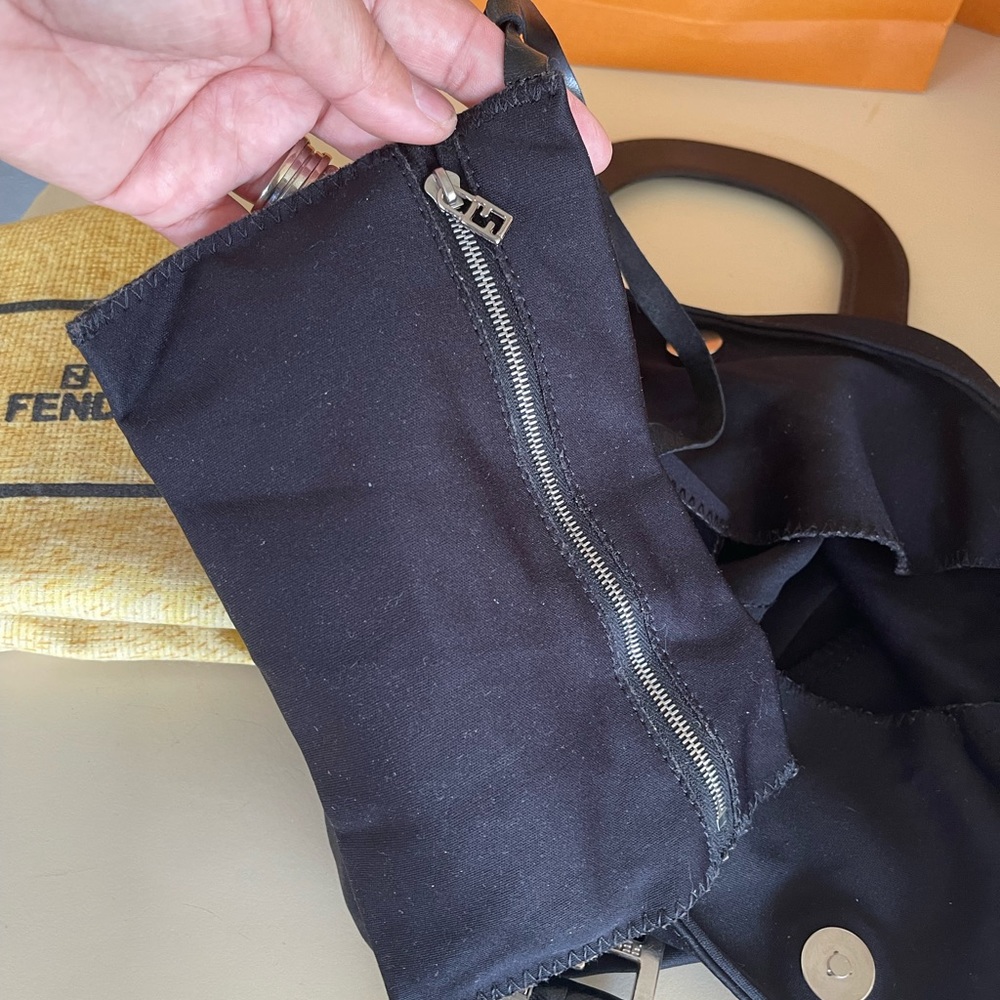🖤🖤🖤Fendi nylon handbag with pouch❤️💼 - Picture 11 of 15